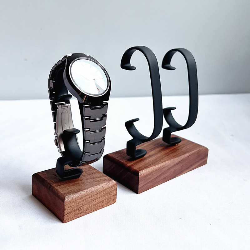 Деревянная C-образная подставк – обзор и цена Jewelry And Watches Inc
